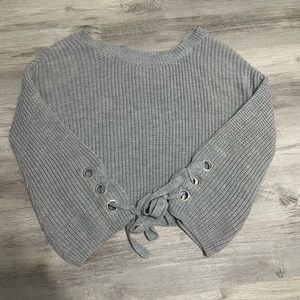 grey sweatshirt